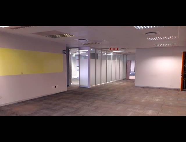 28M² CO-WORKING SPACE TO LET IN DIE HOEWES